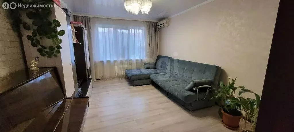 3-комнатная квартира: Энгельс, улица Тельмана, 12 (66 м) - Фото 1