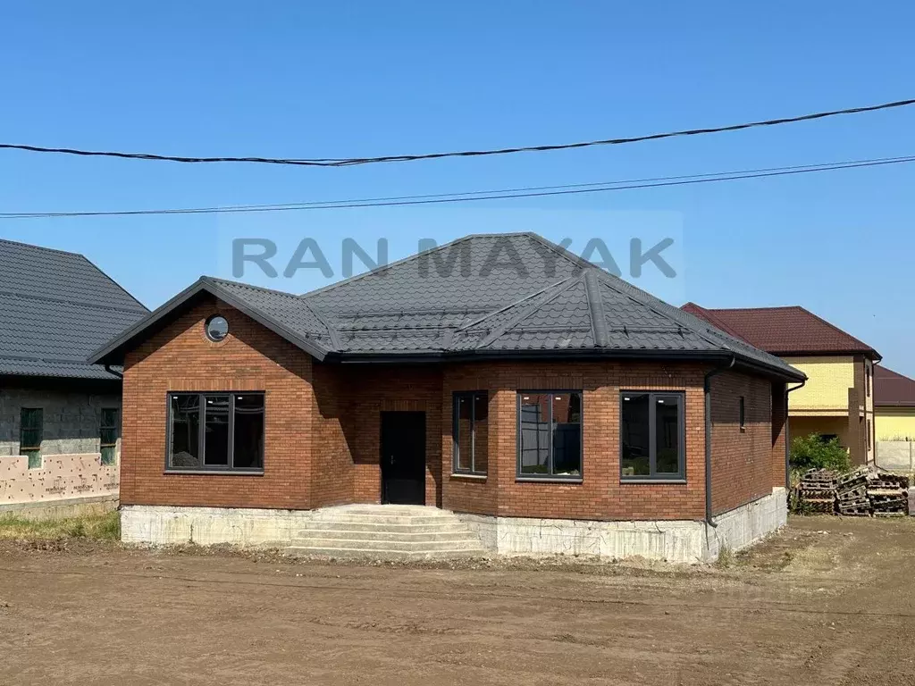 Дом в Адыгея, Майкоп городской округ, пос. Западный ул. Покровская, 9 ... - Фото 0