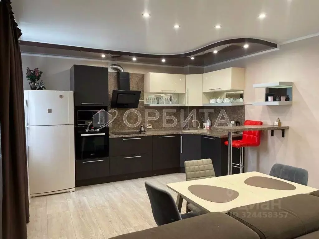 2-к кв. Тюменская область, Тюмень ул. Газопромысловая, 9 (56.4 м) - Фото 1