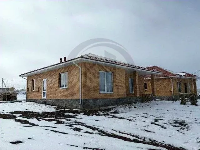 Дом в Белгородская область, Старооскольский городской округ, с. ... - Фото 1