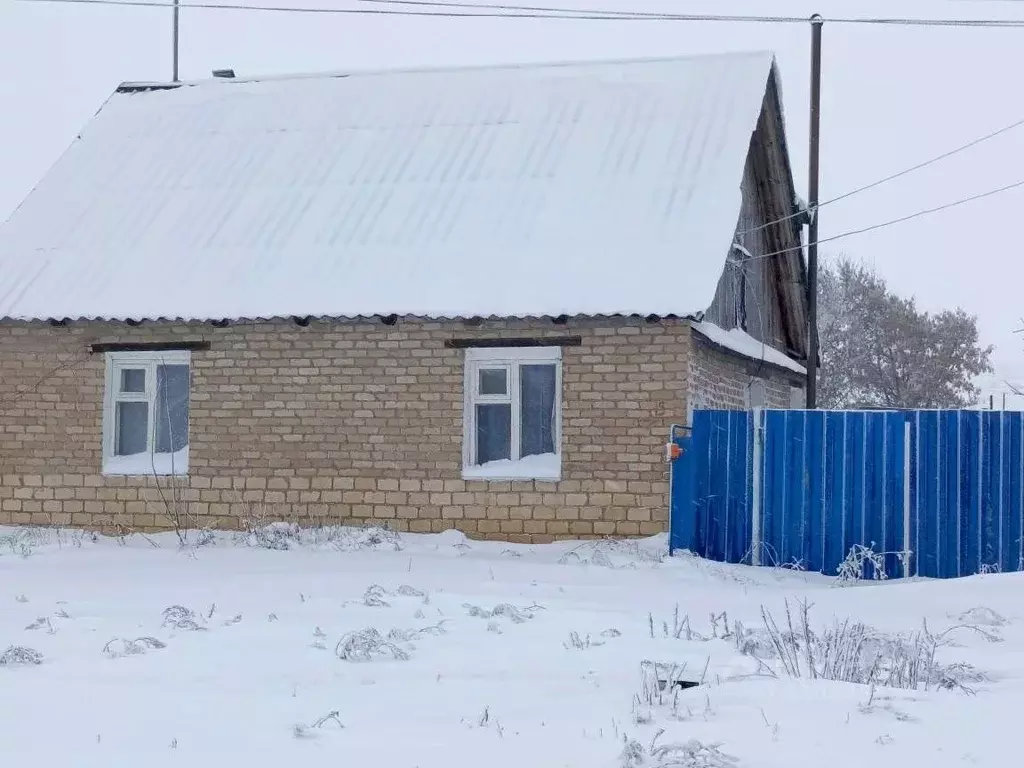 Дом в Оренбургская область, Тоцкий район, с. Малая Ремизенка Новая ... - Фото 1