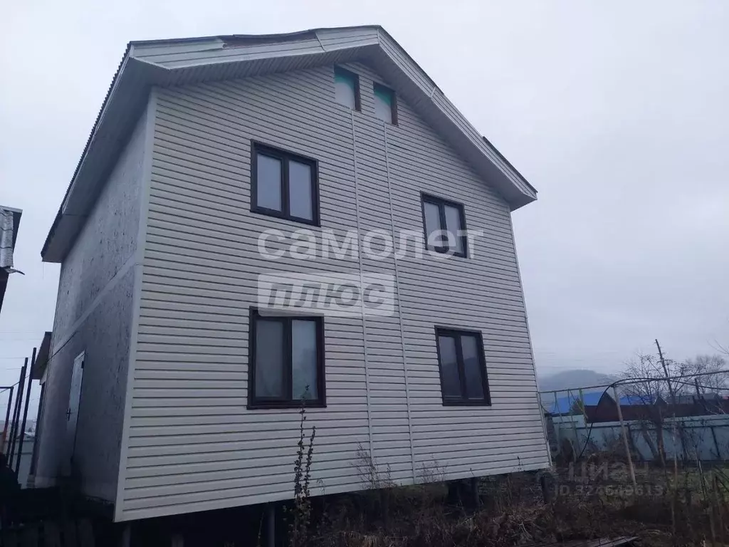 Дом в Челябинская область, Усть-Катав Стадионная ул., 10 (140 м) - Фото 1