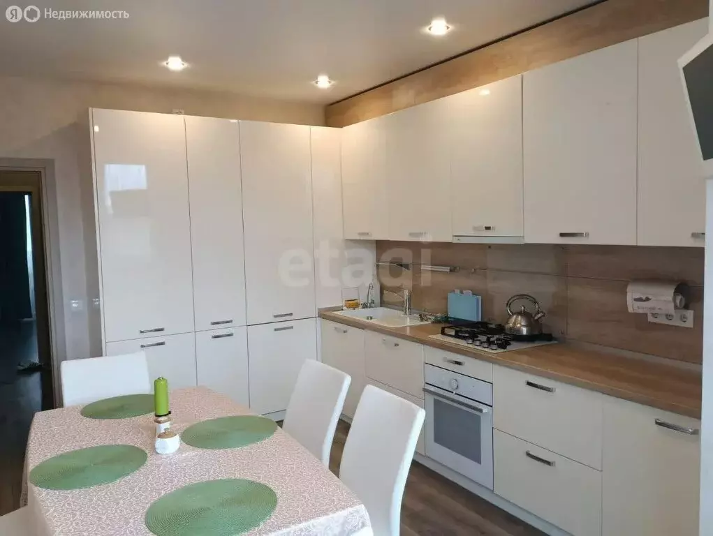 3-комнатная квартира: Калининград, улица Виктора Денисова, 12 (83.2 м) - Фото 0