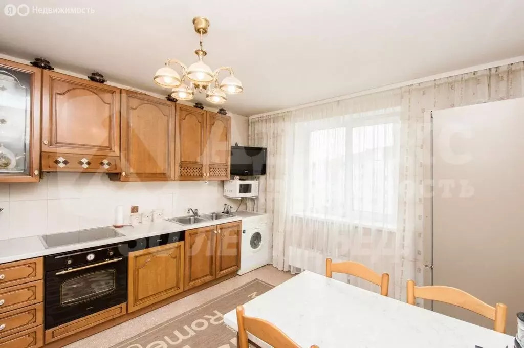 3-комнатная квартира: Тюмень, улица Мельникайте, 122 (87 м) - Фото 0
