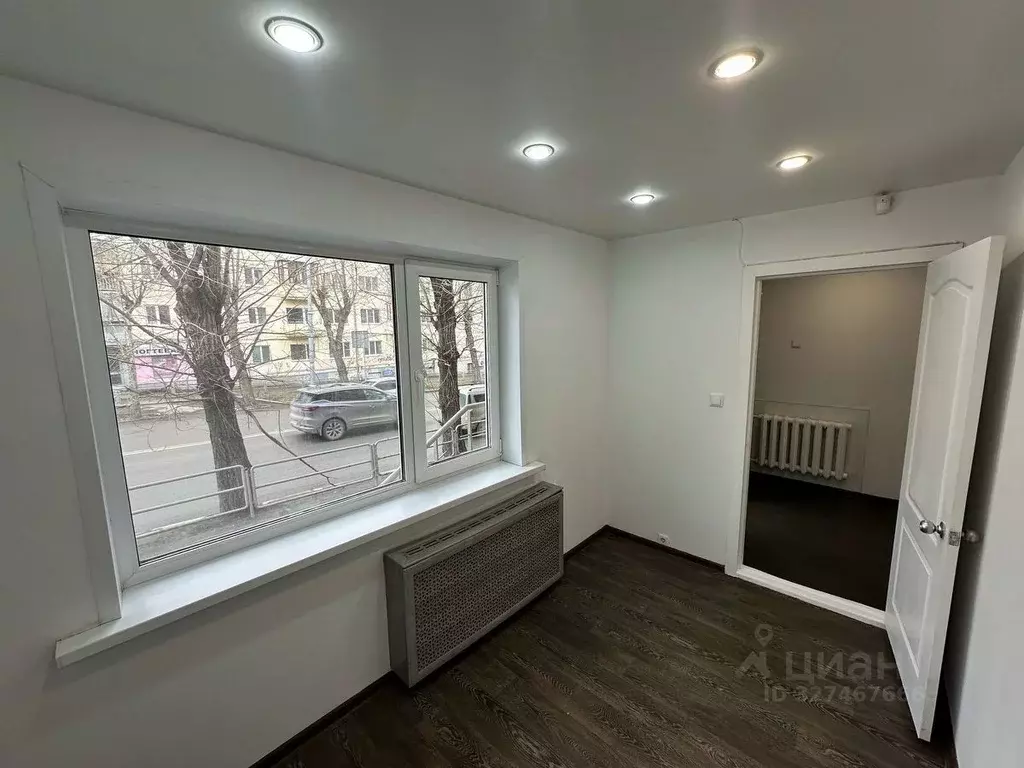 Офис в Свердловская область, Екатеринбург ул. Декабристов, 6 (38 м) - Фото 1