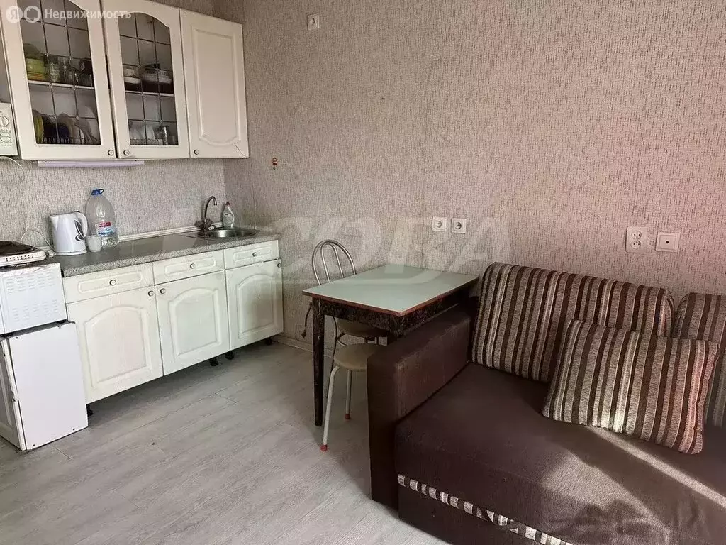 Квартира-студия: Тюмень, улица Тимофея Чаркова, 28 (20.9 м) - Фото 2