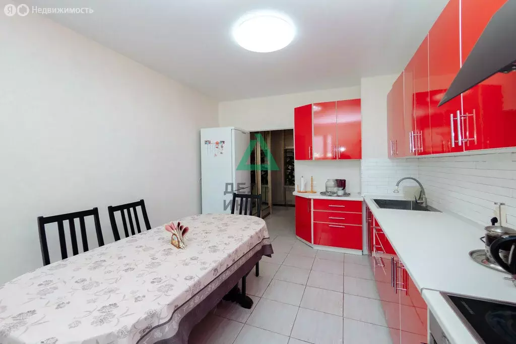 4-комнатная квартира: Уфа, улица Комарова, 8 (96.2 м) - Фото 2