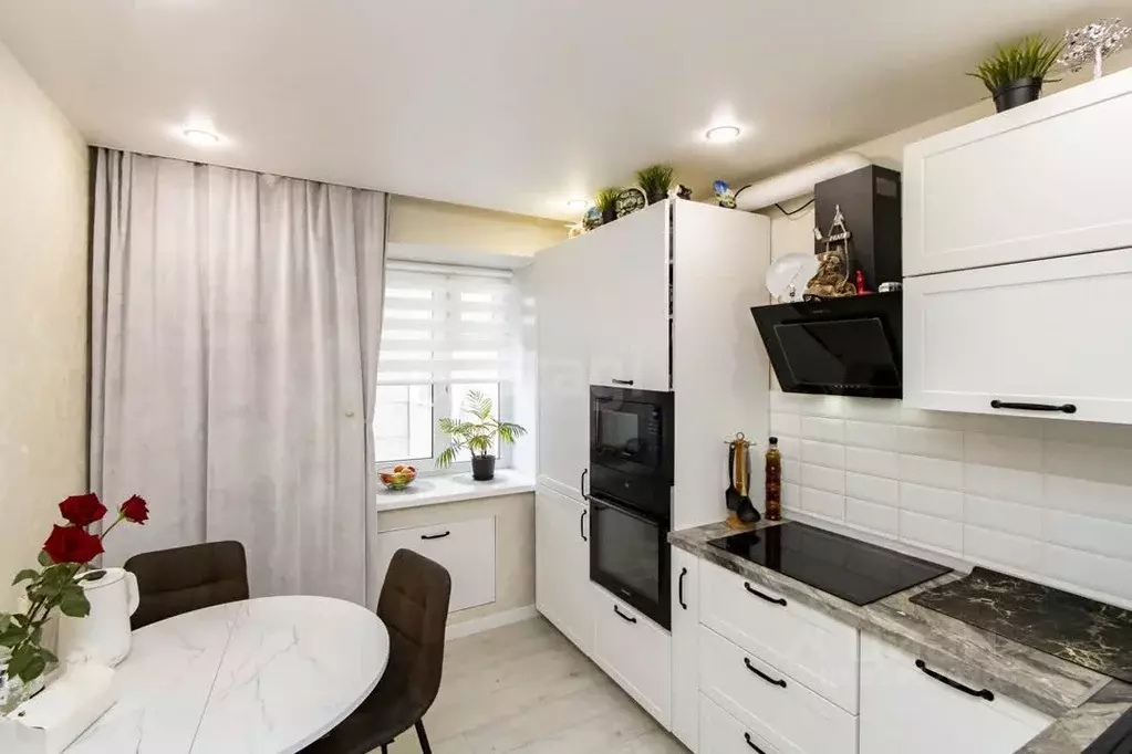 3-к кв. Тюменская область, Тюмень Ялуторовская ул., 27 (58.6 м) - Фото 1