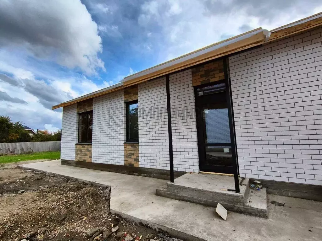 Дом в Краснодарский край, Динской район, с. Красносельское, Молодежный ... - Фото 1