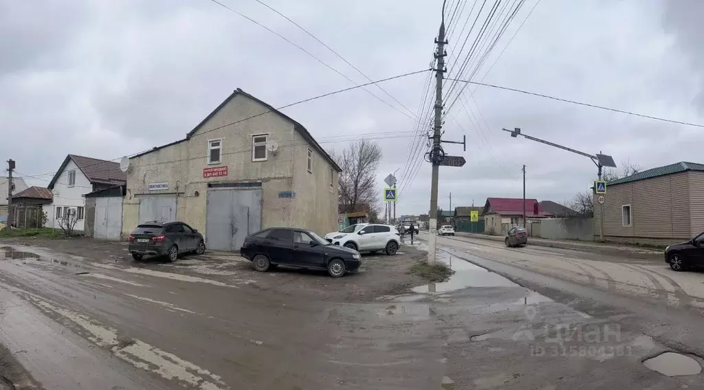 Дом в Волгоградская область, Средняя Ахтуба рп ул. Советская, 39 (131 ... - Фото 1