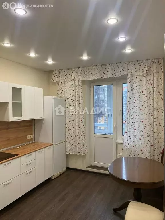 3-комнатная квартира: посёлок городского типа Боброво, Лесная улица, ... - Фото 1