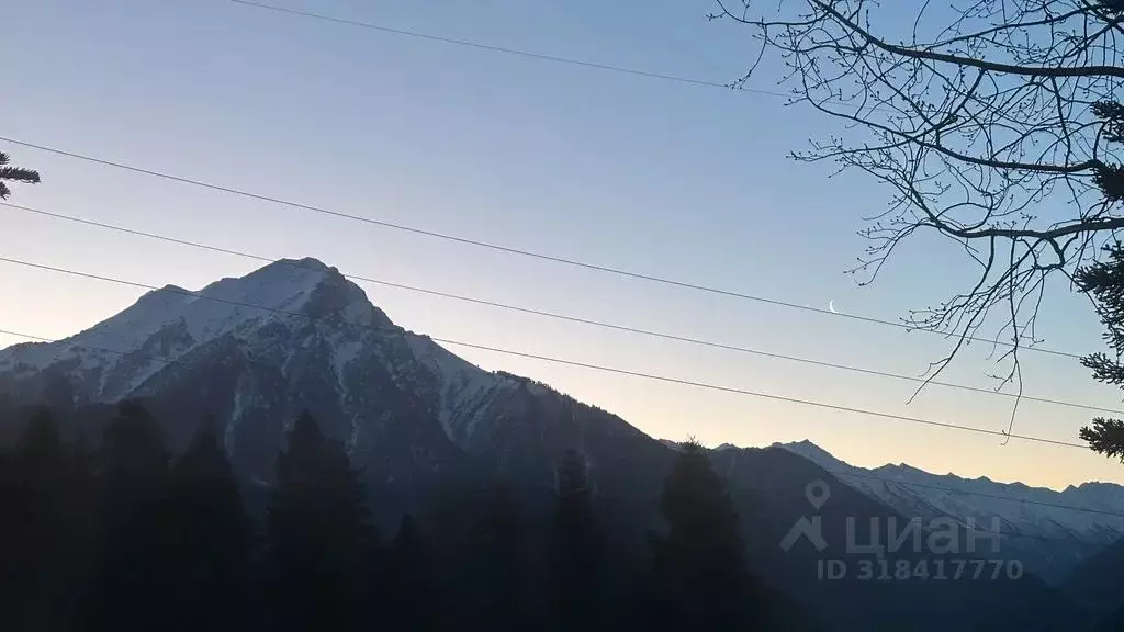 Дом в Карачаево-Черкесия, Зеленчукский район, с. Архыз ул. Банковская, ... - Фото 1