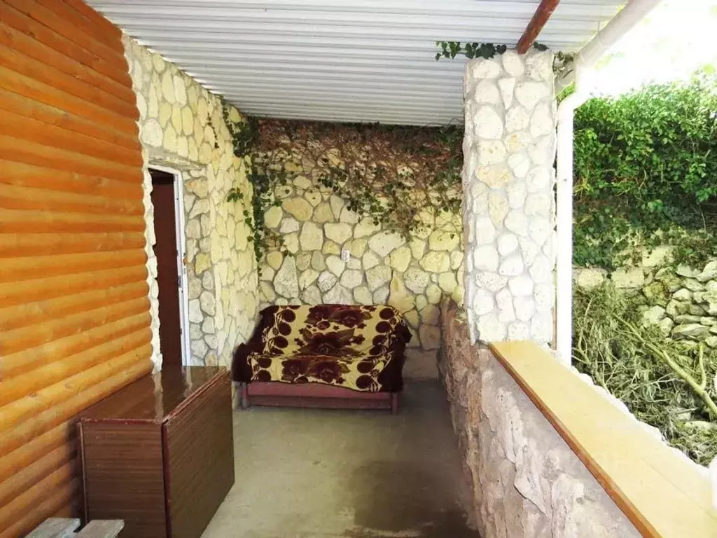 Дом в Крым, Черноморский район, Оленевское с/пос, с. Оленевка ул. ... - Фото 2