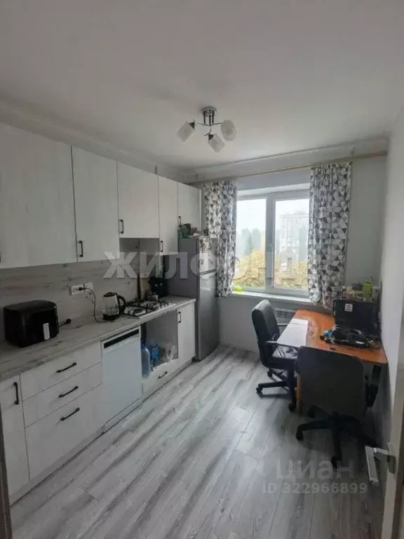 3-к кв. Белгородская область, Белгород ул. Буденного, 3 (65.4 м) - Фото 0