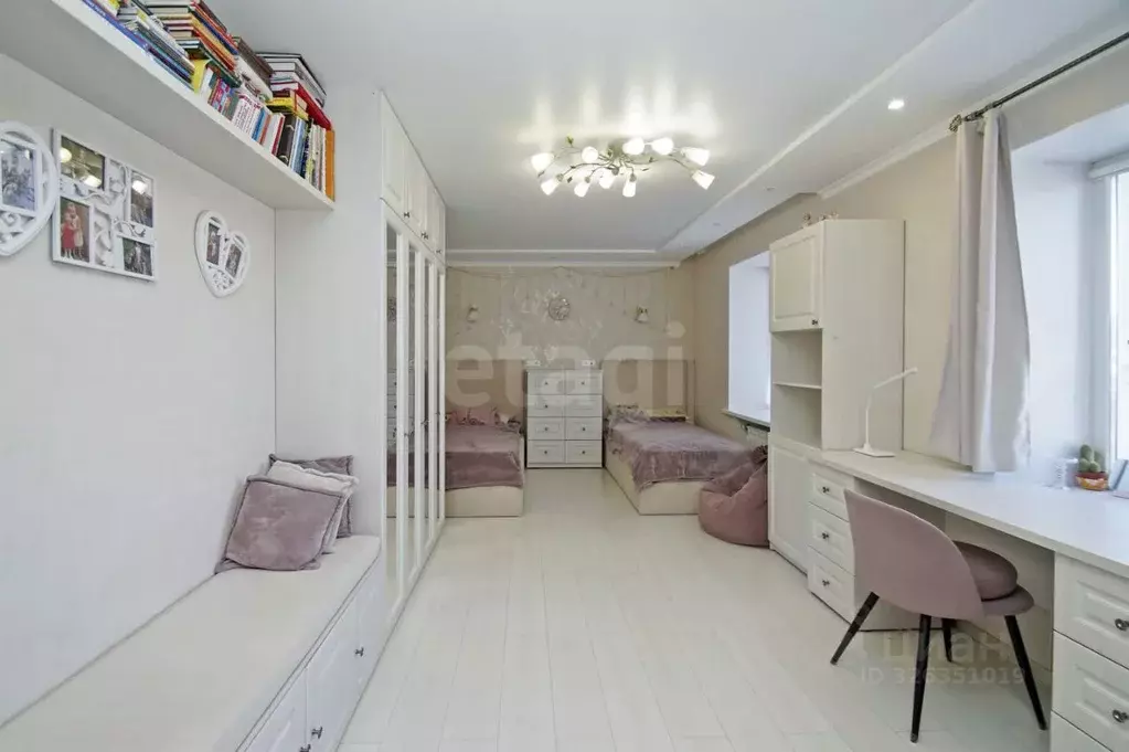 3-к кв. Омская область, Омск ул. Декабристов, 98 (78.7 м) - Фото 0