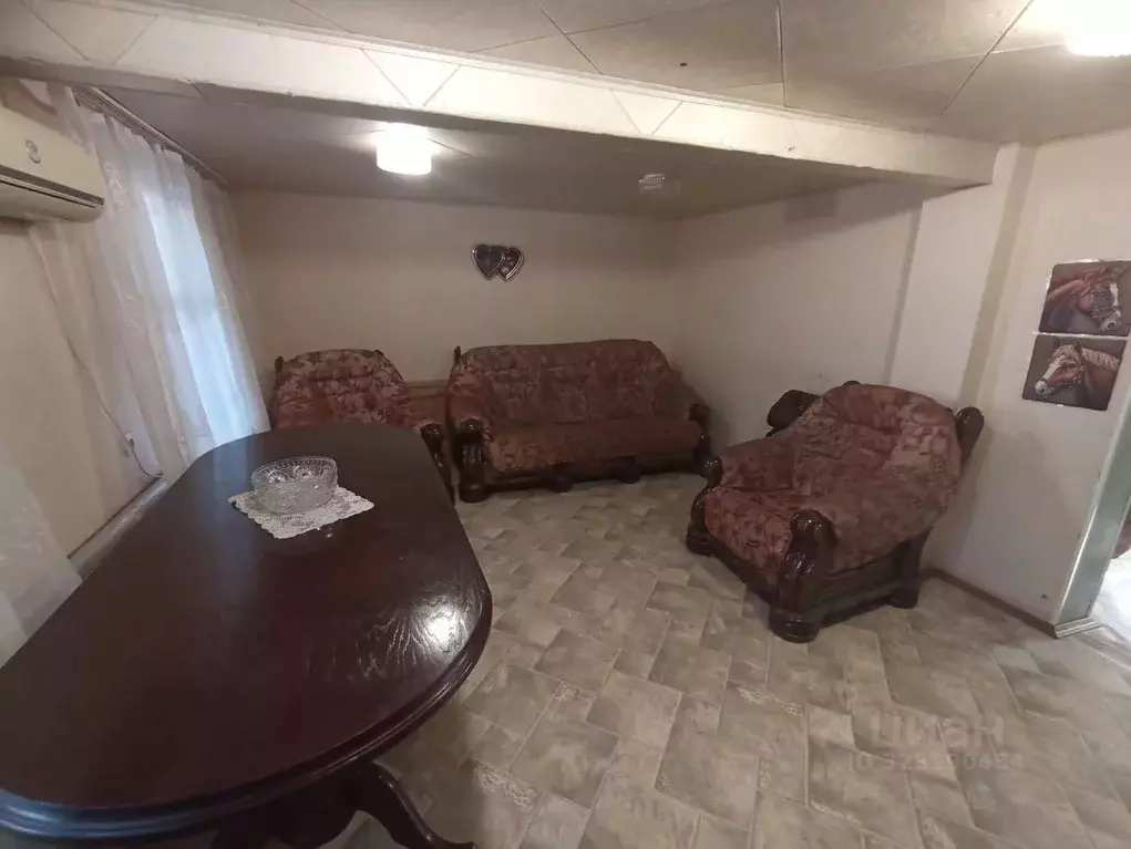 Дом в Астраханская область, Наримановский район, с. Старокучергановка ... - Фото 1