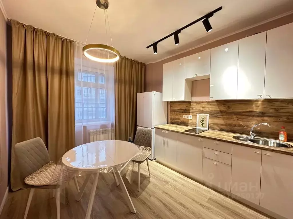 1-к кв. Саха (Якутия), Якутск ул. Петра Алексеева, 11 (40.0 м) - Фото 0