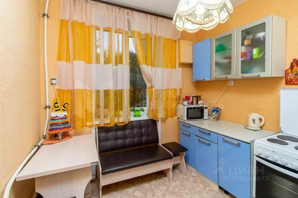 3-к кв. Тюменская область, Тюмень Мыс мкр, ул. Макарова, 21 (79.9 м) - Фото 0