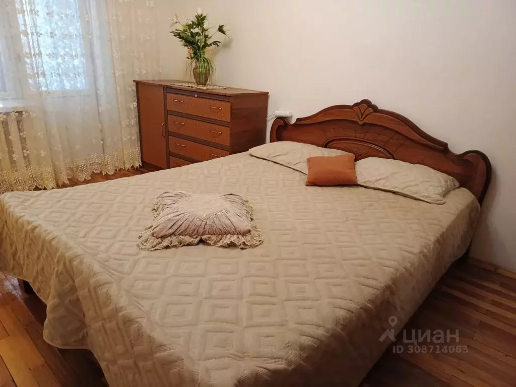 2-к кв. Кабардино-Балкария, Нальчик ул. Ахохова, 141Б (70.0 м) - Фото 1