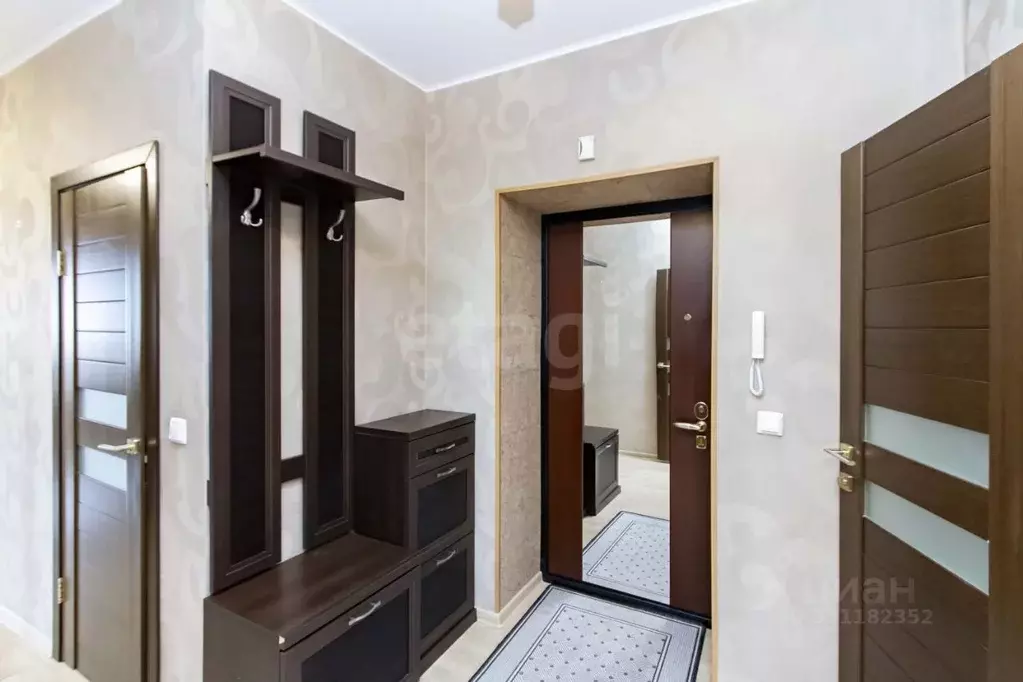 2-к кв. Тюменская область, Тюмень ул. Циолковского, 9к1 (65.3 м) - Фото 0