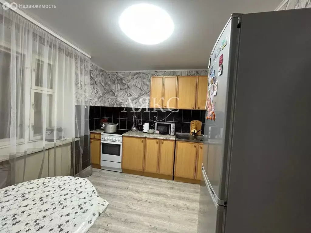 3-комнатная квартира: Ишимбай, Стахановская улица, 26 (74.7 м) - Фото 2