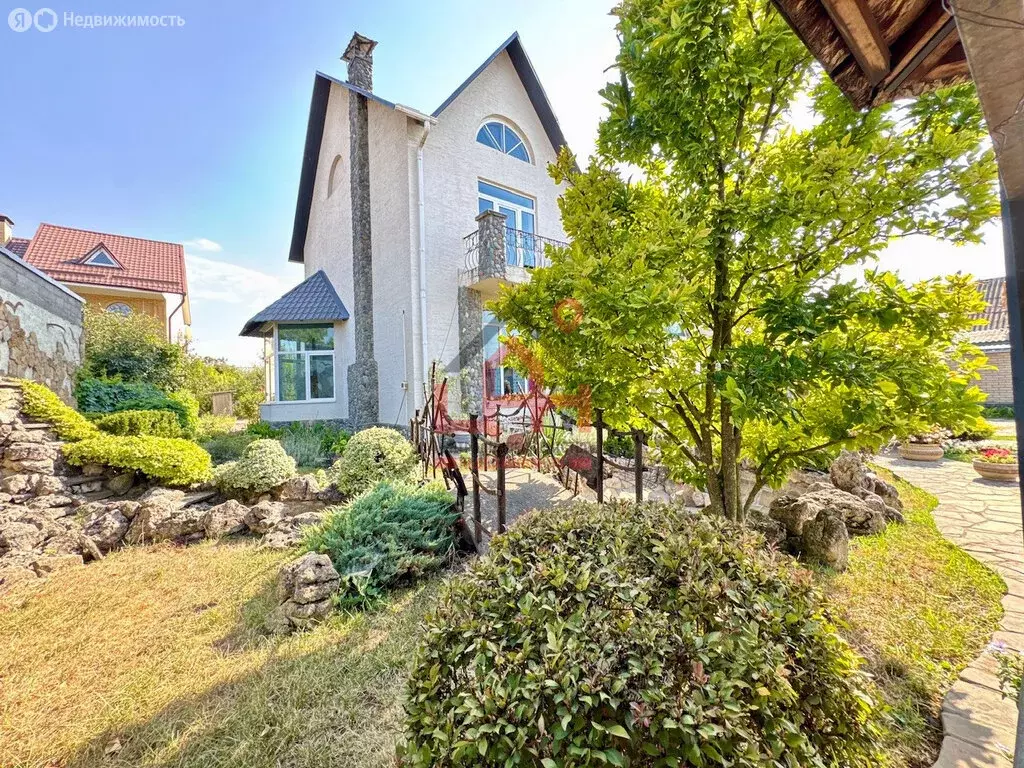 Дом в Ессентуки, улица Комарова (298.5 м) - Фото 0