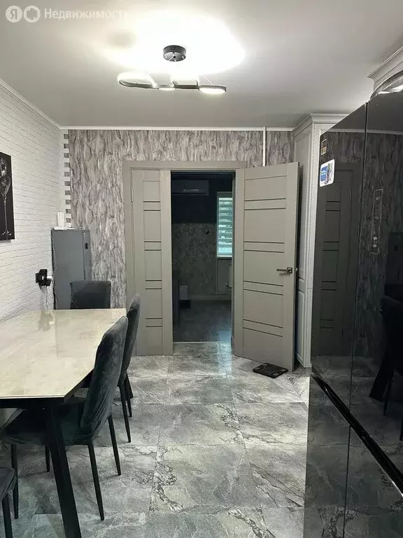 4-комнатная квартира: Чегем, улица Героя России А.С. Кярова, 1А (93 м) - Фото 2