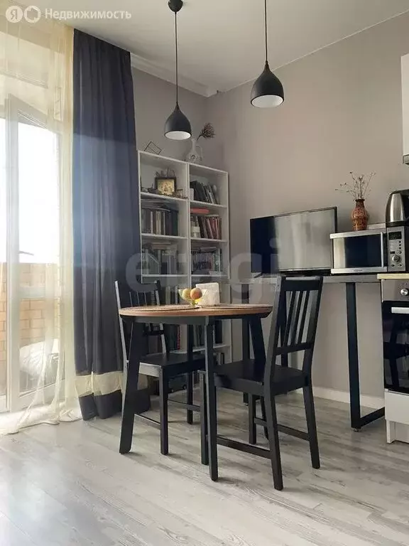 Квартира-студия: Тюмень, улица Тимофея Чаркова, 81к2 (28.7 м) - Фото 1