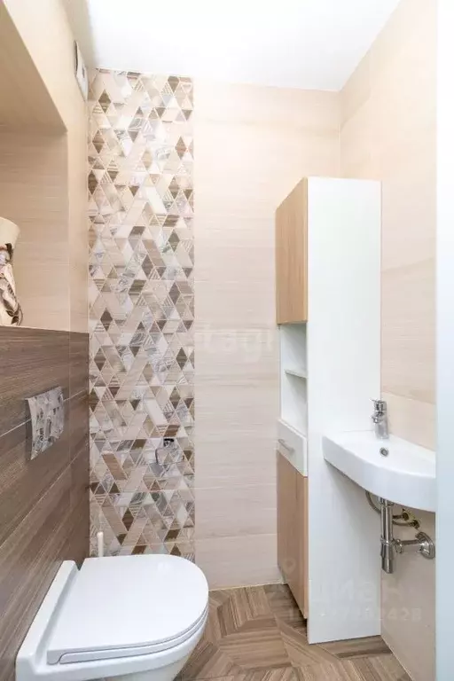 2-к кв. Тюменская область, Тюмень ул. Избышева, 6 (63.1 м) - Фото 1