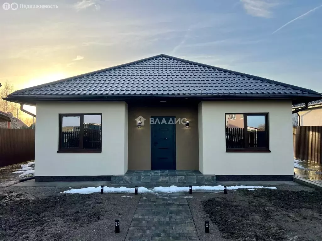 Дом в Луговое, Ишимская улица, 4 (100 м) - Фото 1