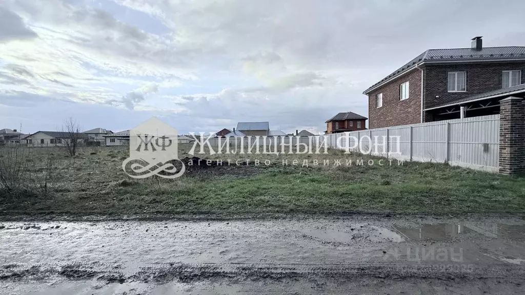 Участок в Курская область, Курский район, Моковский сельсовет, д. ... - Фото 1