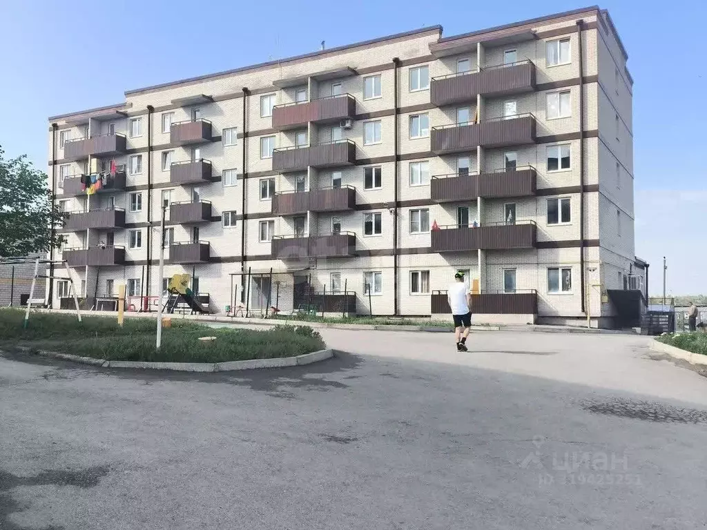 Студия Ростовская область, Красный Сулин Горняцкий мкр, ул. ... - Фото 1