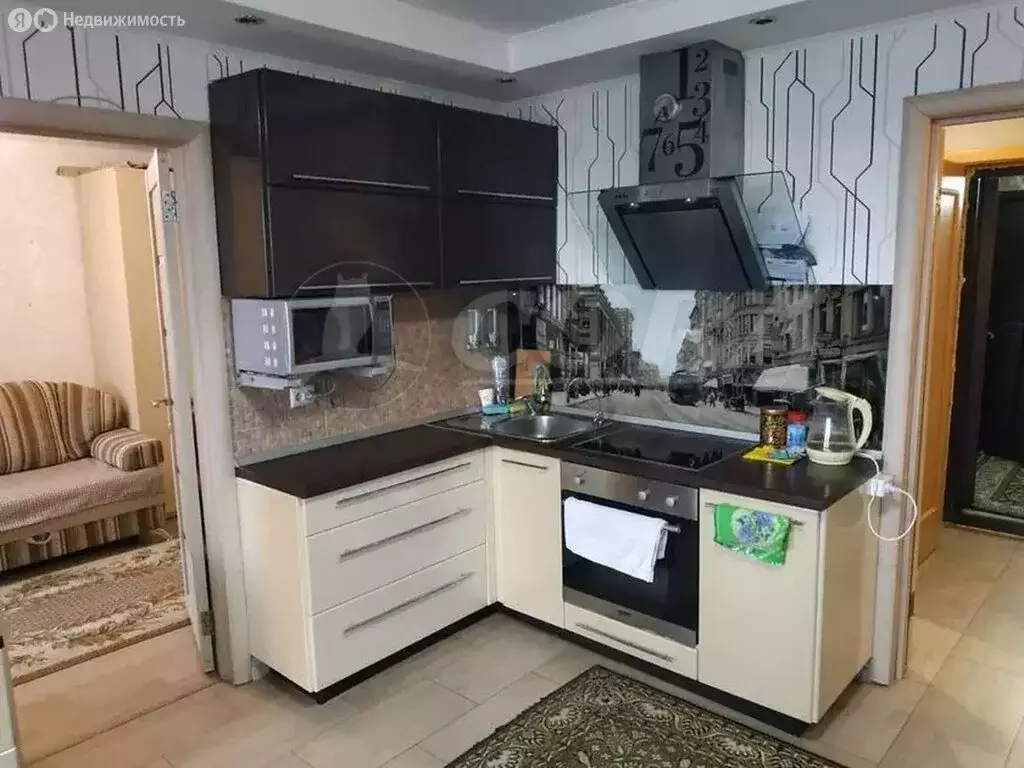 2-комнатная квартира: Тюмень, улица Самарцева, 3 (56 м) - Фото 1