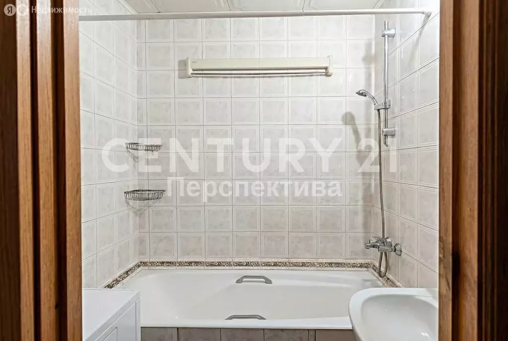 3-комнатная квартира: посёлок городского типа Октябрьский, микрорайон ... - Фото 2