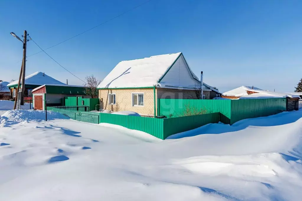 Дом в Тюменская область, Исетский муниципальный округ, с. Рафайлово ... - Фото 1