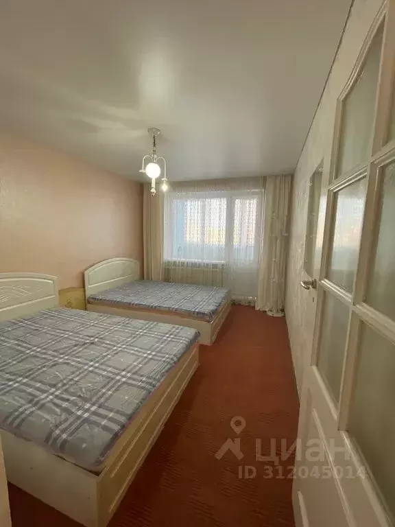 3-к кв. Оренбургская область, Оренбург просп. Гагарина, 25/2 (70.0 м) - Фото 0