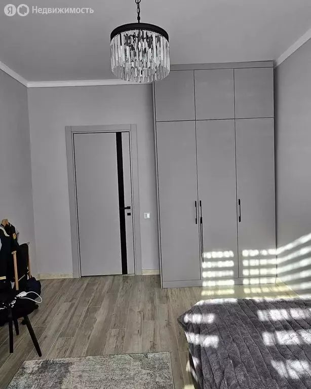 3-комнатная квартира: Краснодар, улица Кирилла Россинского, 2 (78.5 м) - Фото 1