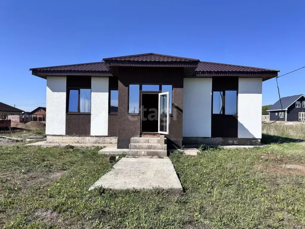 Дом в Башкортостан, Стерлитамакский район, Казадаевский сельсовет, с. ... - Фото 1