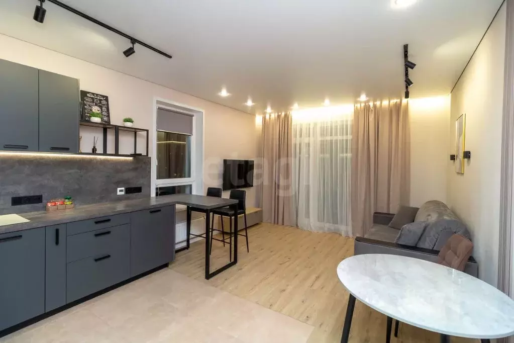 1-к кв. Тюменская область, Тюмень ул. Пожарных и Спасателей, 3к1 (69.0 ... - Фото 1