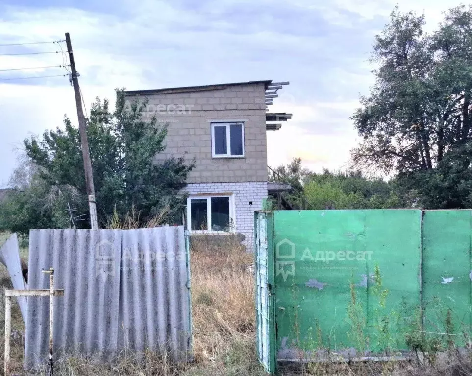 Дом в Волгоградская область, Среднеахтубинский район, Фрунзенское ... - Фото 0