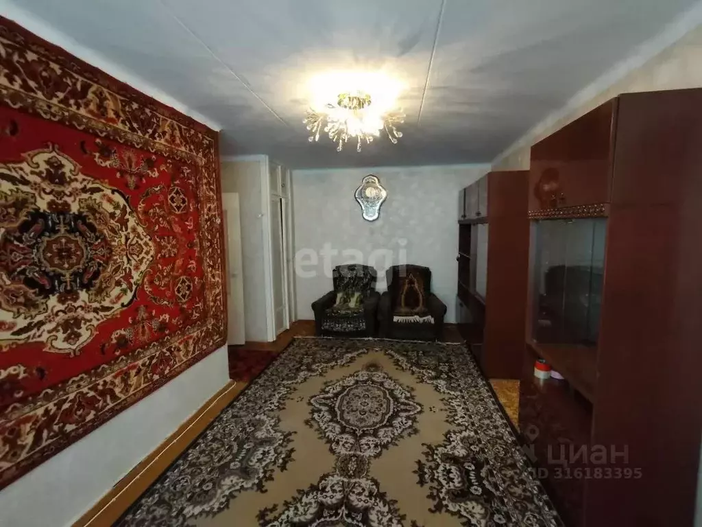 4-к кв. Кемеровская область, Юрга ул. Максименко, 13 (61.8 м) - Фото 0