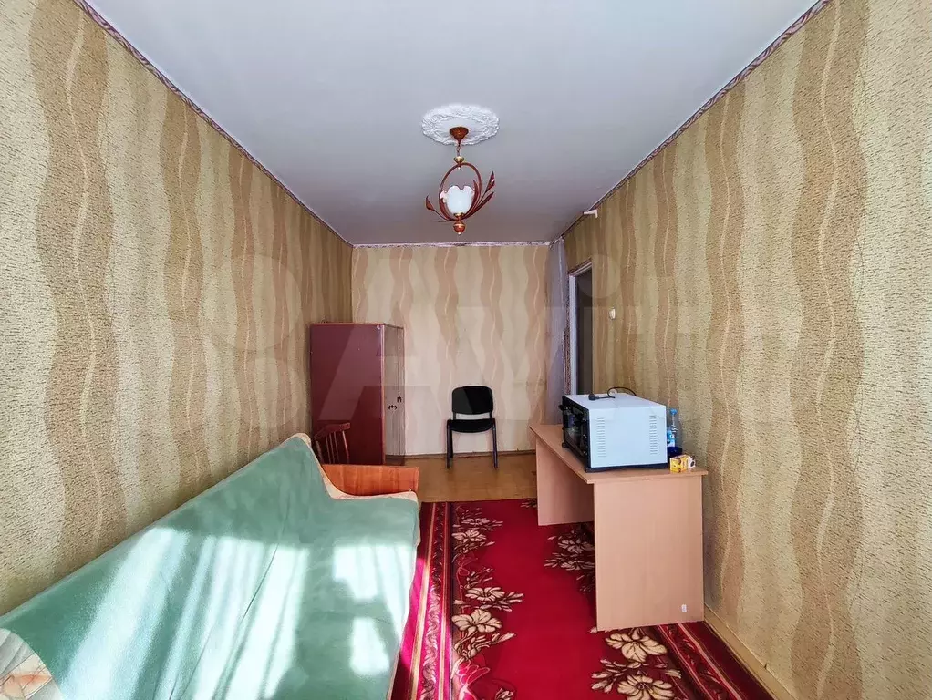 Комната 15,4 м в 4-к., 4/9 эт. - Фото 1