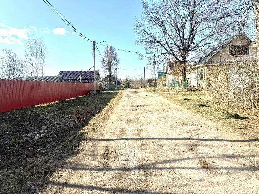 Участок в Ленинградская область, Тихвин Речной пер. (10.0 сот.) - Фото 1