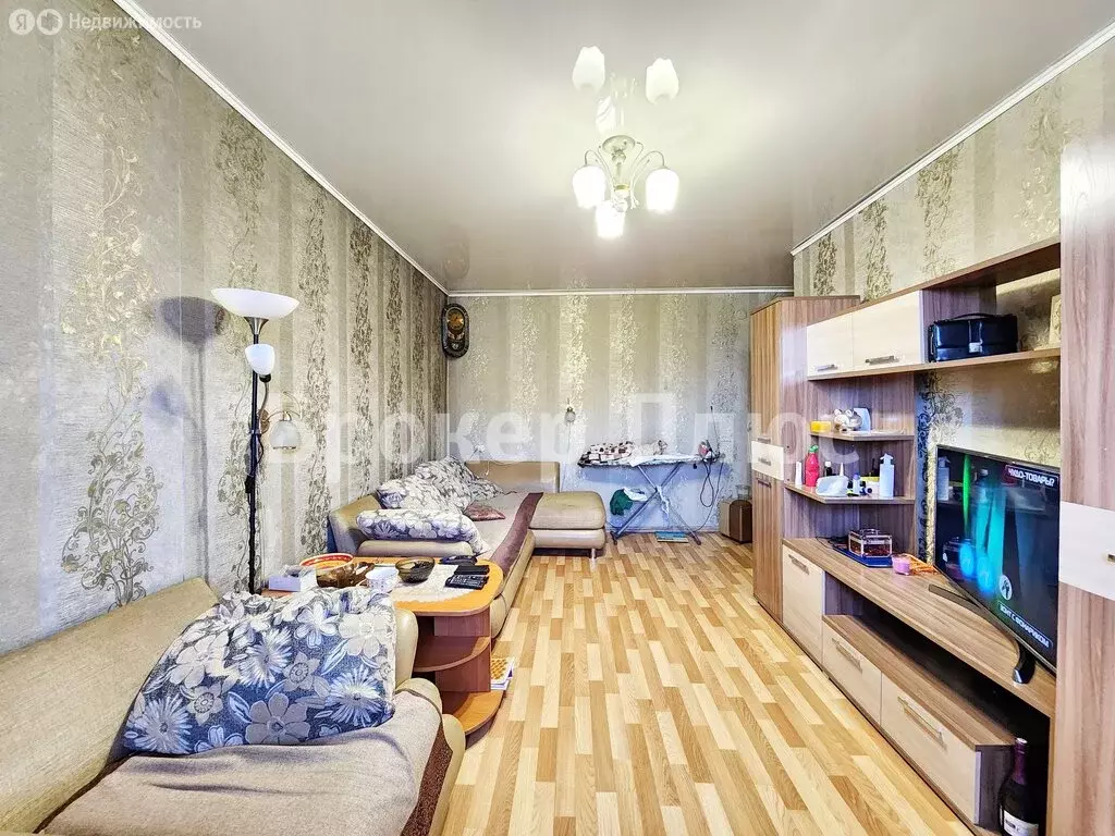 3-комнатная квартира: Кызыл, улица Тувинских Добровольцев, 26 (58 м) - Фото 0