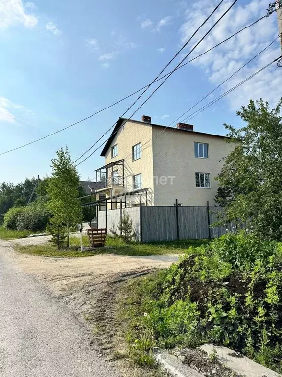 Дом в Свердловская область, Екатеринбург ул. Первопроходцев, 14 (417 ... - Фото 1