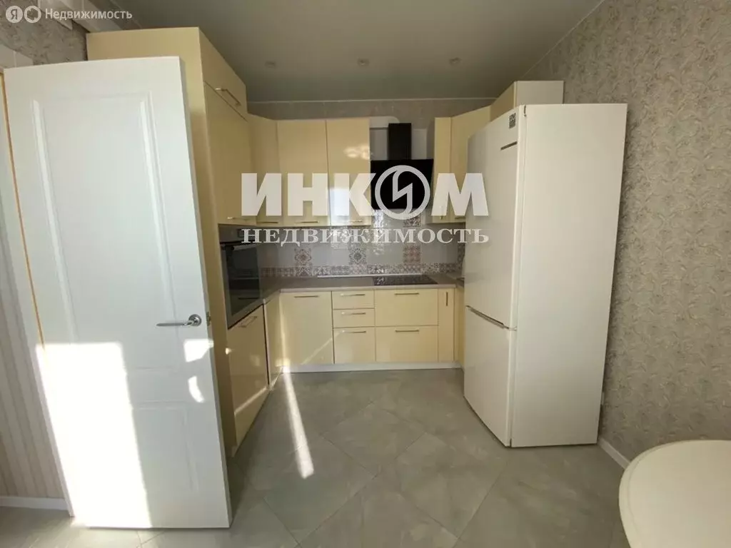 1-комнатная квартира: посёлок городского типа Свердловский, улица ... - Фото 1