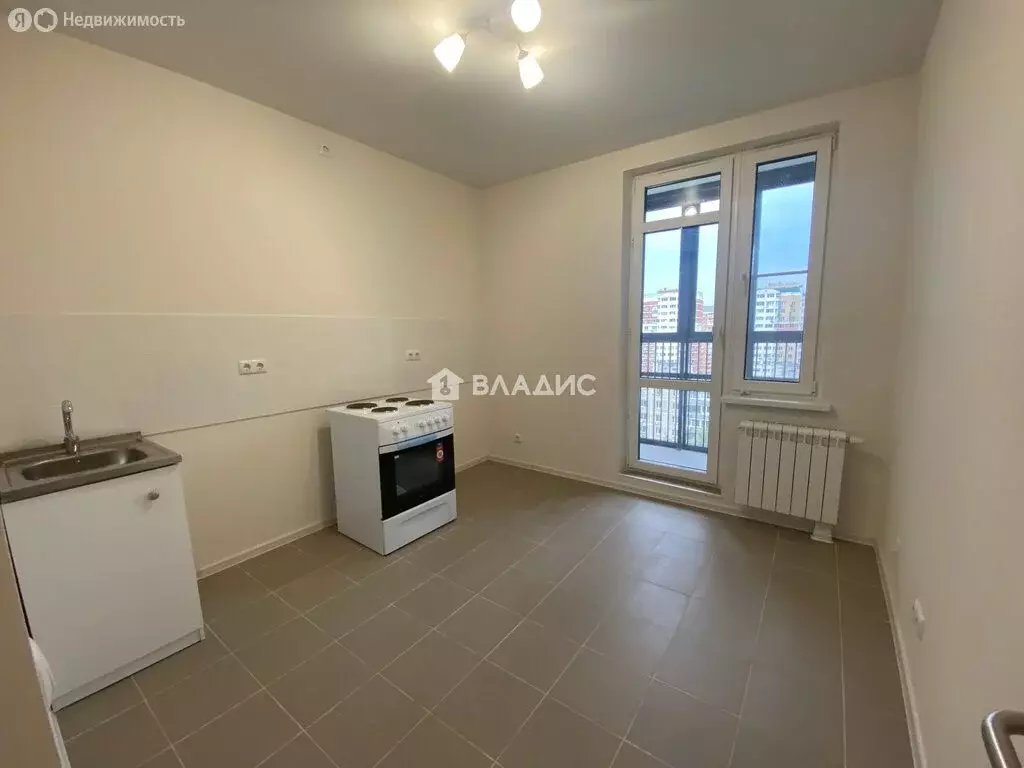 3-комнатная квартира: Москва, Феодосийская улица, 5 (70.6 м) - Фото 0