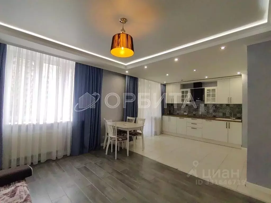 2-к кв. Тюменская область, Тюмень ул. Тимофея Чаркова, 81 (72.3 м) - Фото 1