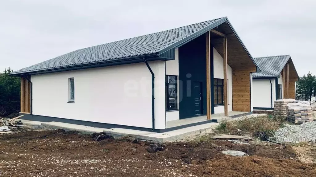 Дом в Свердловская область, Сысертский муниципальный округ, Исеть ... - Фото 1