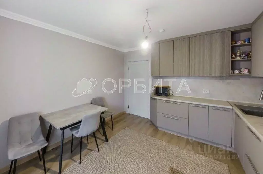 3-к кв. Тюменская область, Тюмень ул. Валентины Трофимовой, 13 (92.6 ... - Фото 2